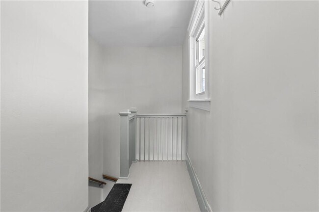 Building Photo - 28 Island Ave