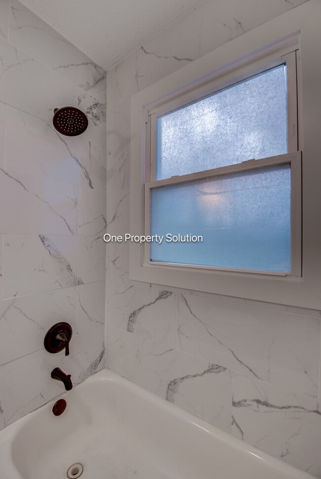 Building Photo - 1665 W 40th Ave