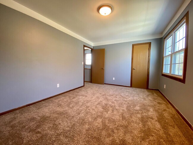 Building Photo - 2 Bedroom Single Family