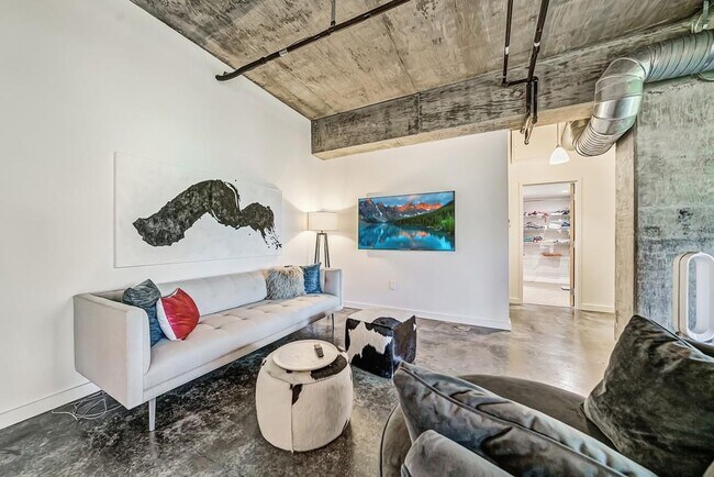 Building Photo - 640 Glen Iris Dr NE
