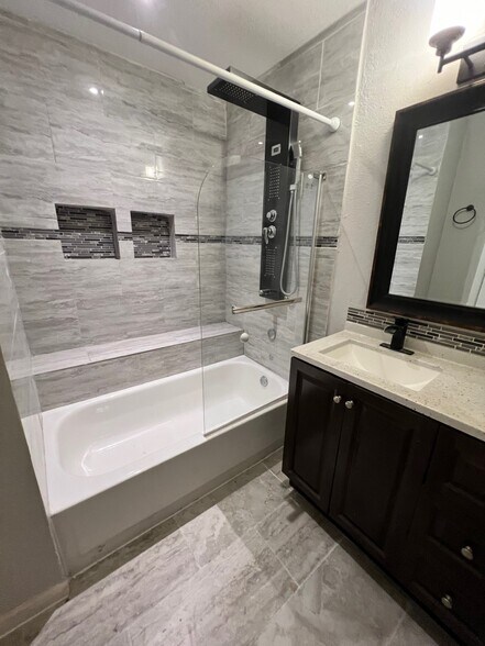 Building Photo - 7215 Holly Hill Dr