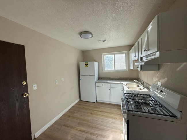 Building Photo - 2606 E Hennepin Ave