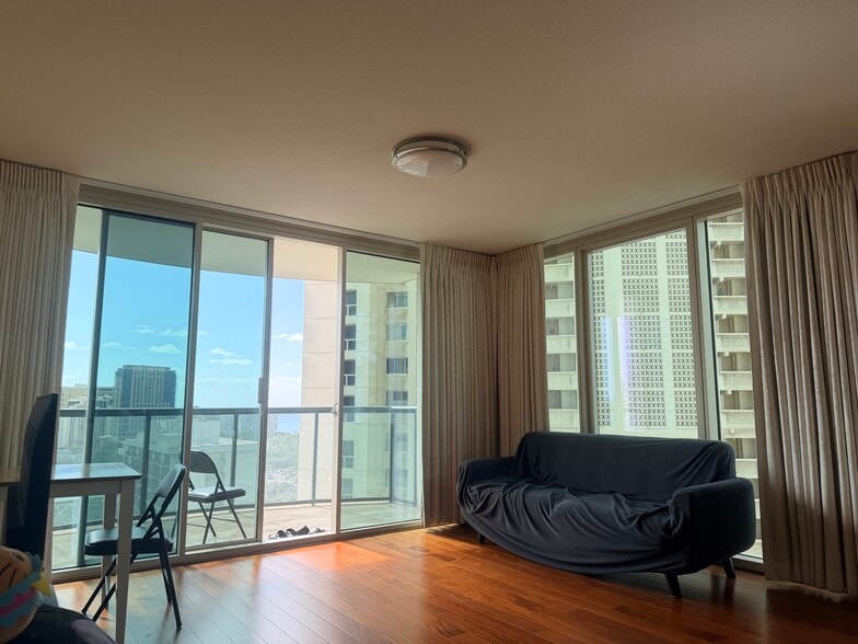 Building Photo - 1837 Kalakaua Ave