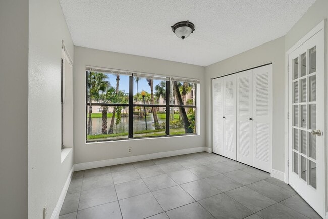 Building Photo - 2926 S University Dr