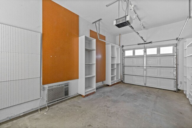 Building Photo - Amazing Apple Valley Home