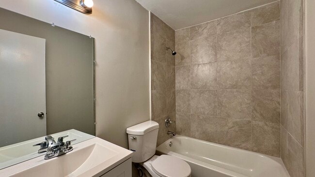 Building Photo - 141 NE 6th Ave