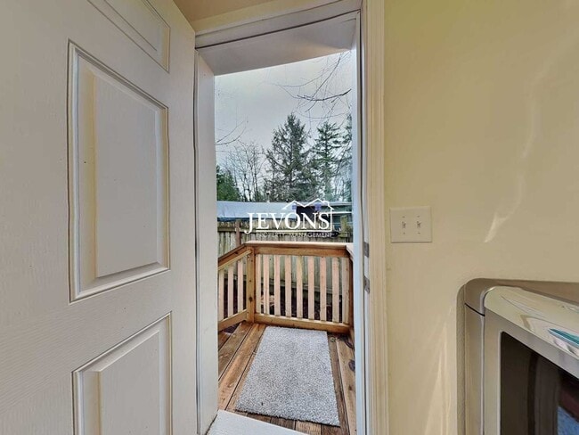 Building Photo - Rent Ready!