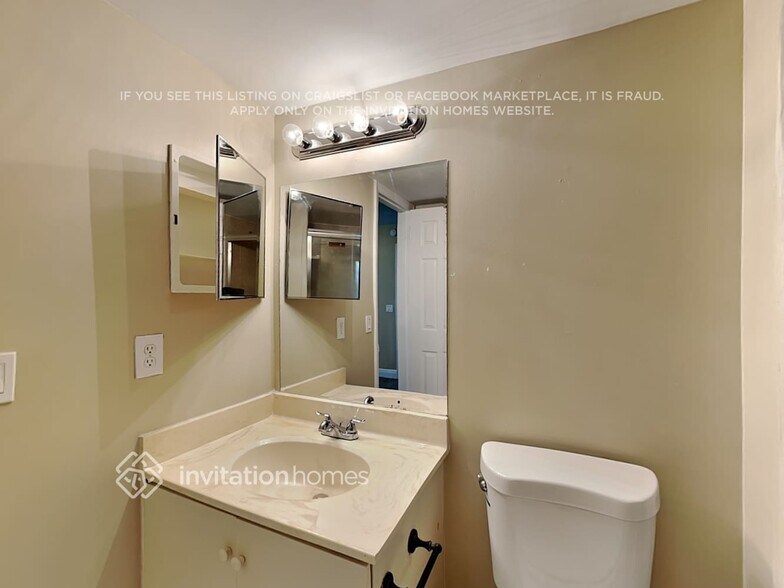 Building Photo - 8761 Wiles Rd