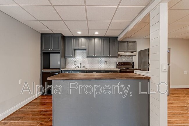 Building Photo - 314 S Plainview Dr