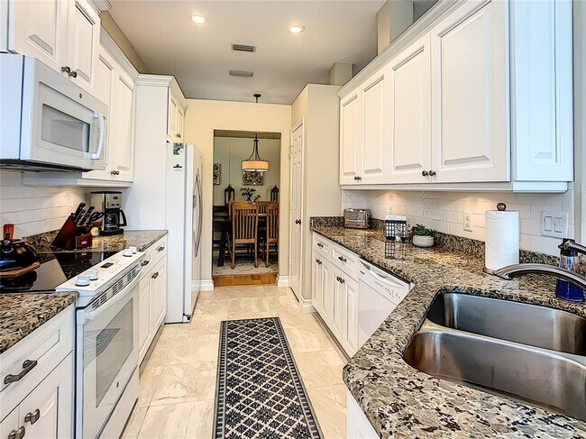 Building Photo - 539 Fallbrook Dr