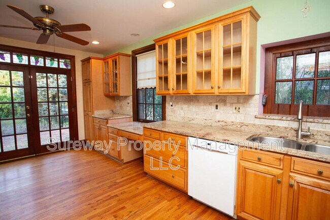 Building Photo - 319 N Newton Lake Dr