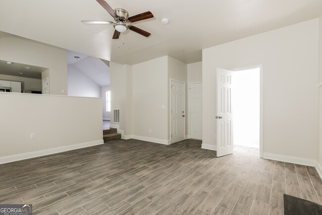 Building Photo - 10057 Tara Glynn Dr