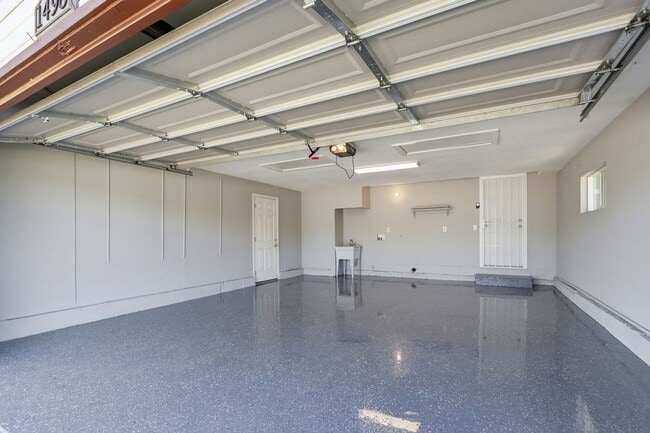 Building Photo - Wow! What a Great Home! Available Now!