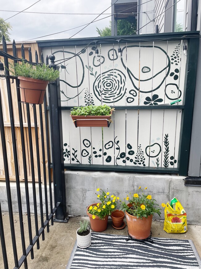 Building Photo - 2242 Ontario Rd NW