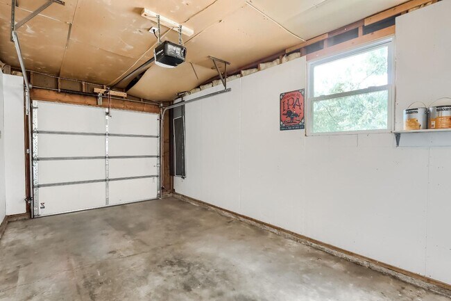 Building Photo - 2 Bedroom single family home in Denver