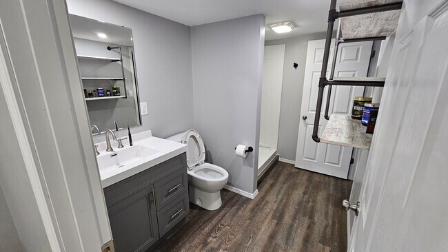 Building Photo - 315 N Pecan St