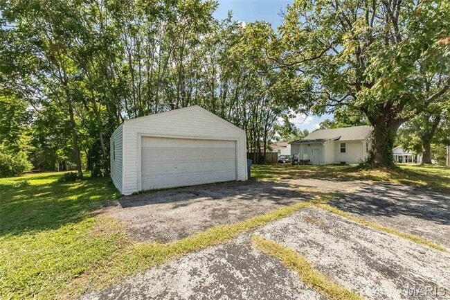 Building Photo - 2252 Dawes Pl