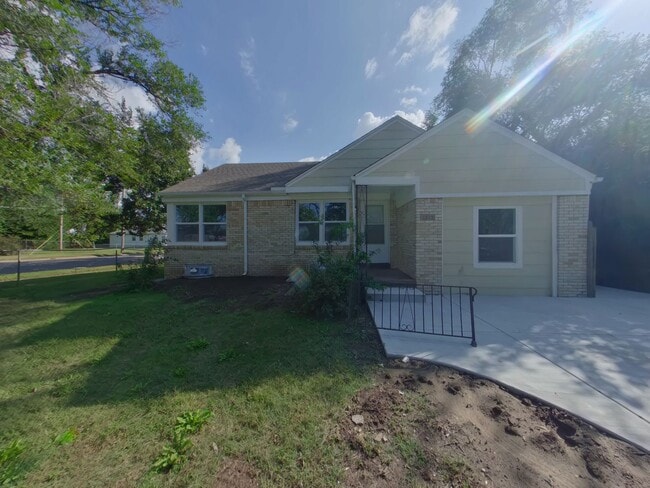 Primary Photo - 2323 Stadium St
