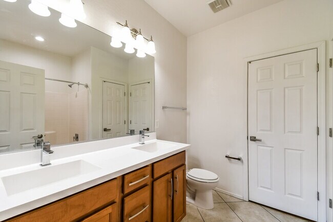 Building Photo - 7205 W Jones Ave