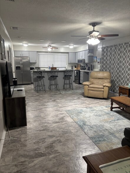 Kitchen/Family room - 11717 Douglas Ln