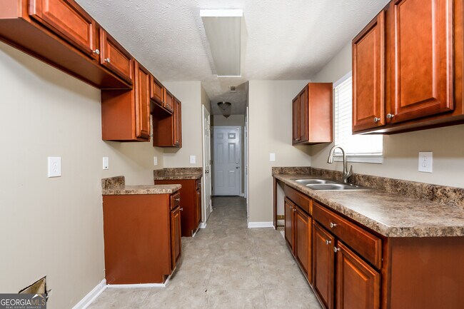 Building Photo - 7975 Trinity Park Dr