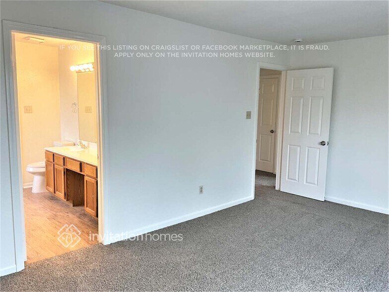 Building Photo - 1803 Shoreline Dr