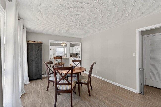 Building Photo - 32 Warren Dr