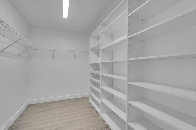 Building Photo - 226 SW Starfish Ave