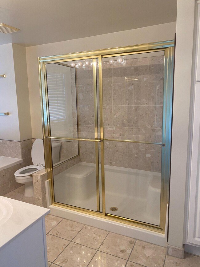 Building Photo - 901 N Monroe St