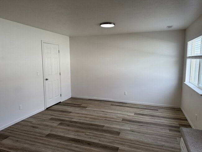 Building Photo - 2500 W 450 N