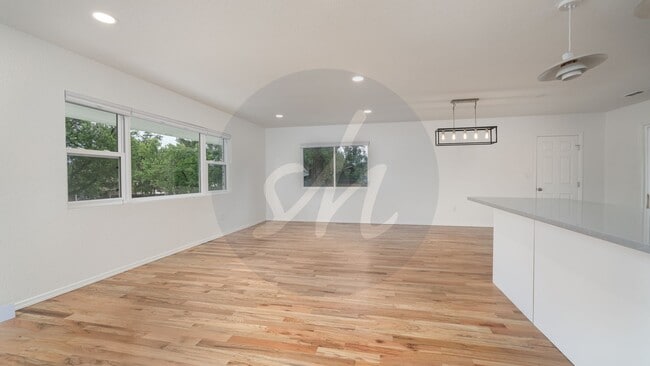 Building Photo - 2518 Fairview Cir