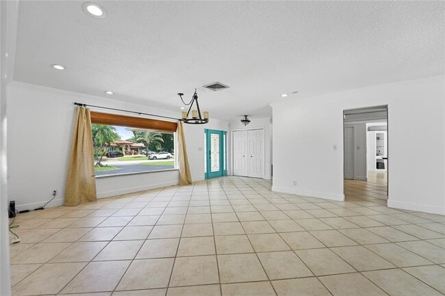 Building Photo - 1120 E Tropical Way