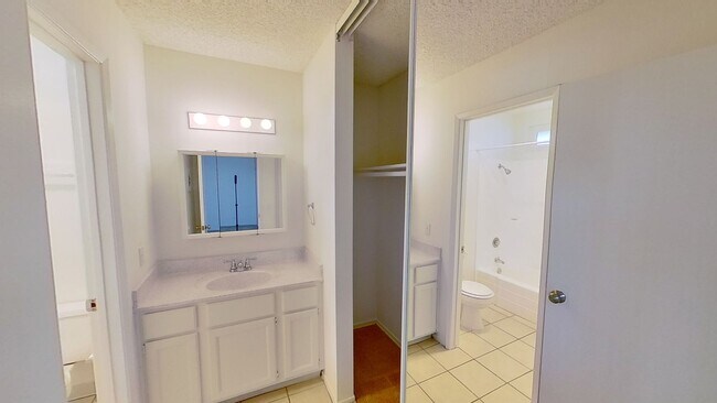 Building Photo - 583 N Tustin Ave