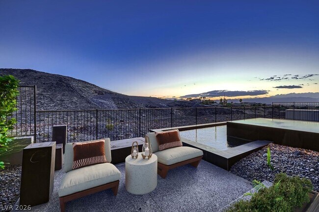 Building Photo - 917 Vegas View Dr