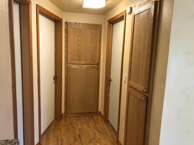Building Photo - 3 bedroom 2 bathroom house in Thurston!
