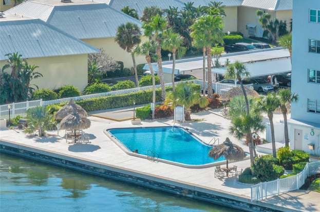 Building Photo - 7200 Sunshine Skyway Ln S