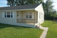 Building Photo - Updated and Charming 2 Bedroom 1 Bathroom ...