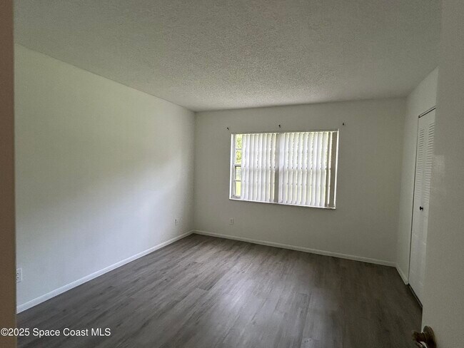 Building Photo - 987 Sonesta Ave NE