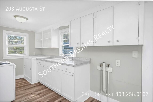 Building Photo - 203 Augusta St
