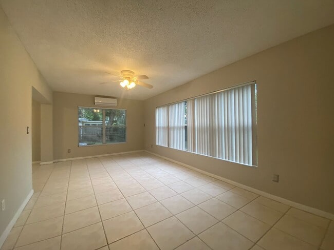 Building Photo - 1421 Ridgecrest Rd