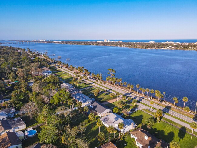 Building Photo - 762 S Beach St