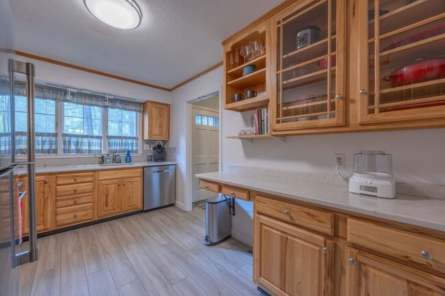 Building Photo - Price Reduction! Spacious Townhome with po...