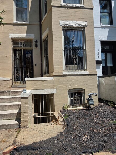 Primary Photo - 145 Thomas St NW