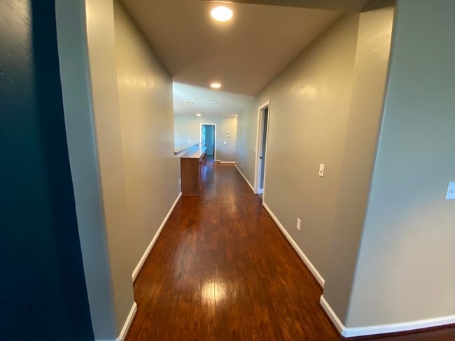 Building Photo - Big beautiful Home for rent in Visalia, Ca