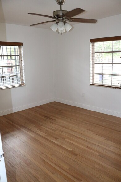 Building Photo - 2502 SW 27th St