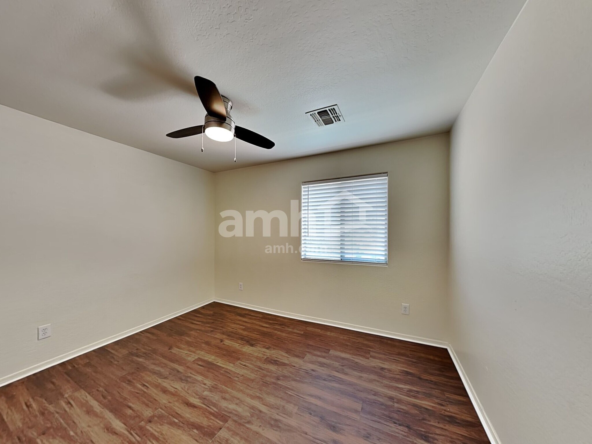 Building Photo - 2827 S 74th Dr