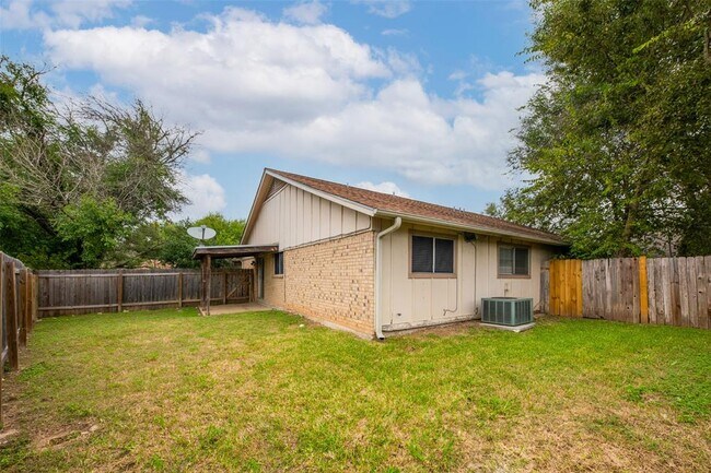 Building Photo - 2605 Brickford Cove