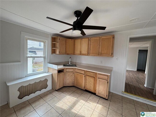 Building Photo - 14 W Main St