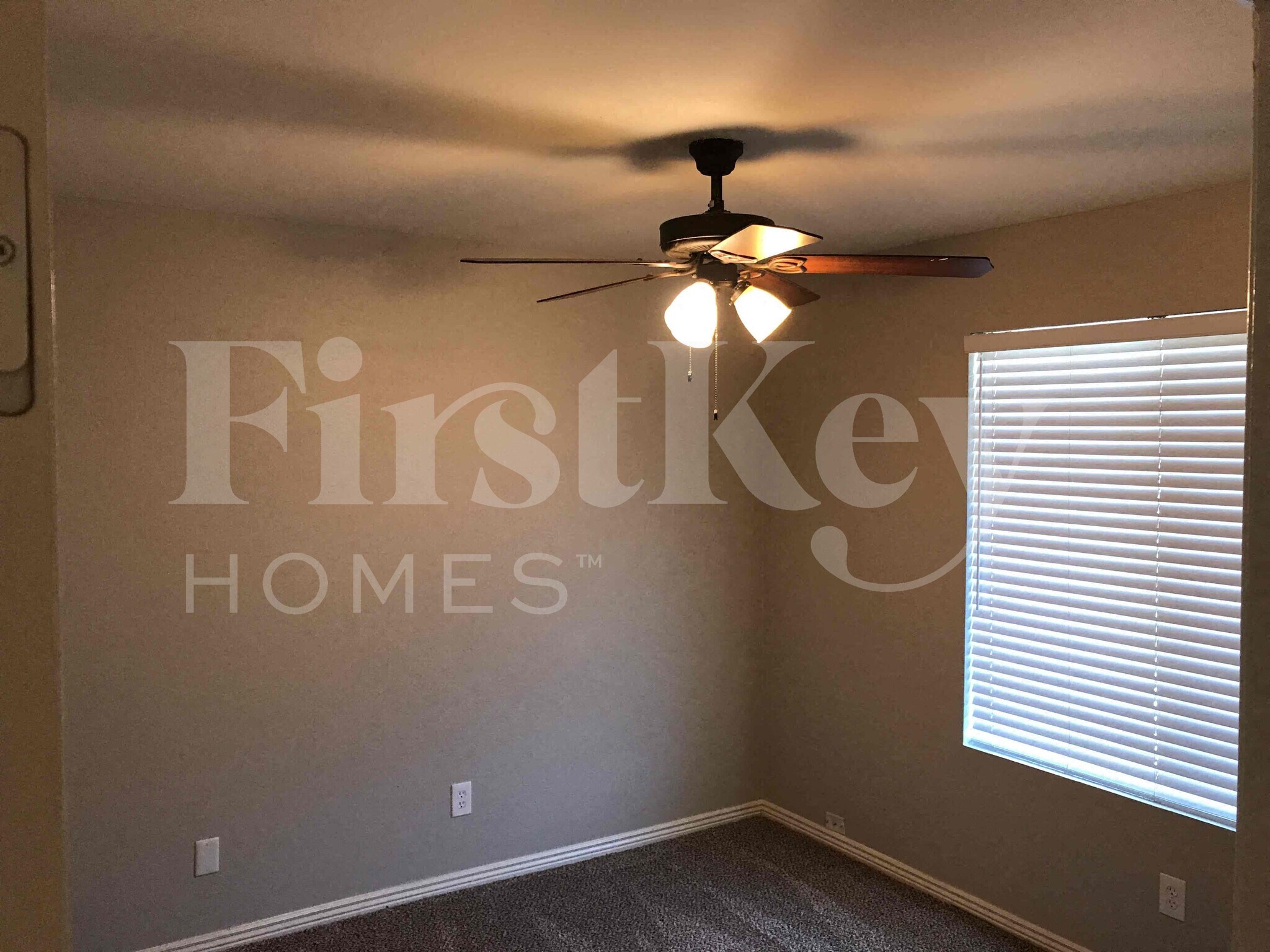 Building Photo - 4841 W Paradise Ln