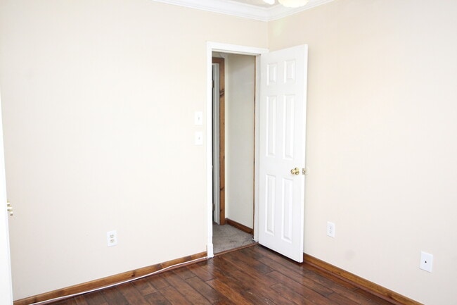 Building Photo - Charming Locust Point 2bd+Den/1ba Rowhome ...